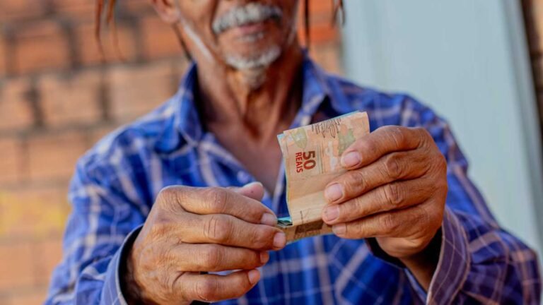 Justiça libera R$ 2,8 bilhões em atrasados do INSS; aprenda a verificar se você está no lote